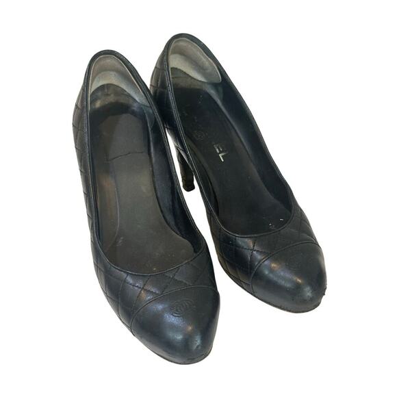 Chanel Women's Black Quilted Lambskin Leather Cap Toe Pump Heels Size 38 - Picture 3 of 14